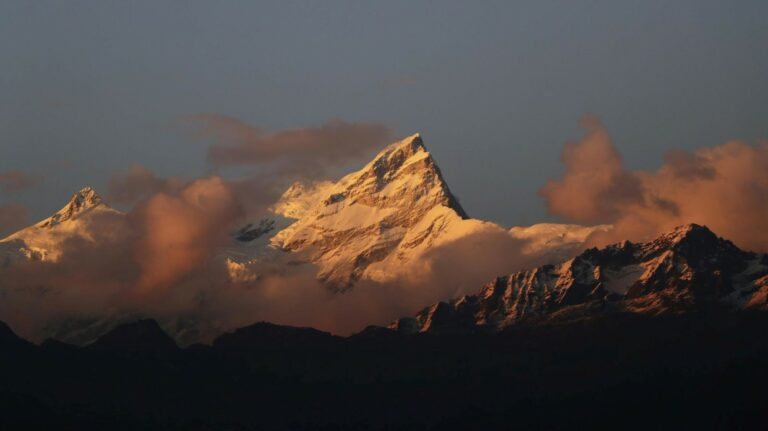 Everest, couché du soleil sur l'Everest, montagne la plus grande du monde avec 8848m d'altitude, blog