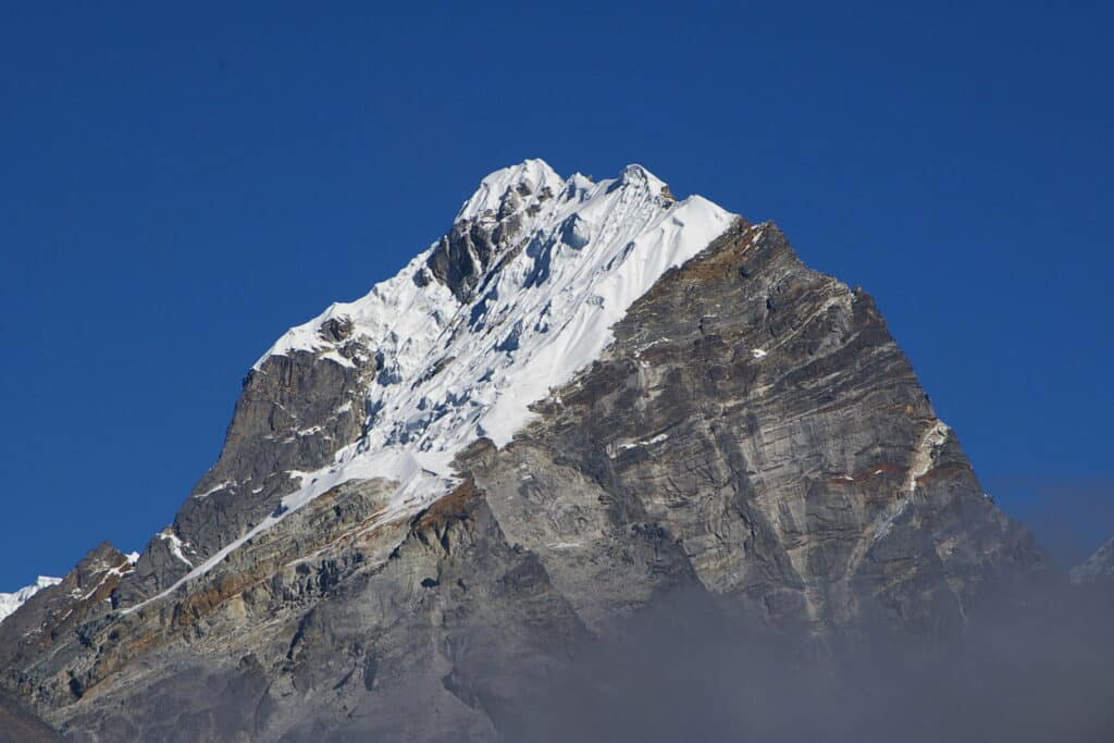 Lobuche Est, Expédition avec l'Everest Népal, montagne enneigée,