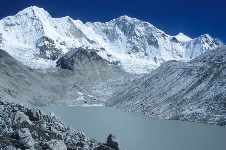 Barunste, sommet himalaya Népal, 7000m montagne, neige expédition