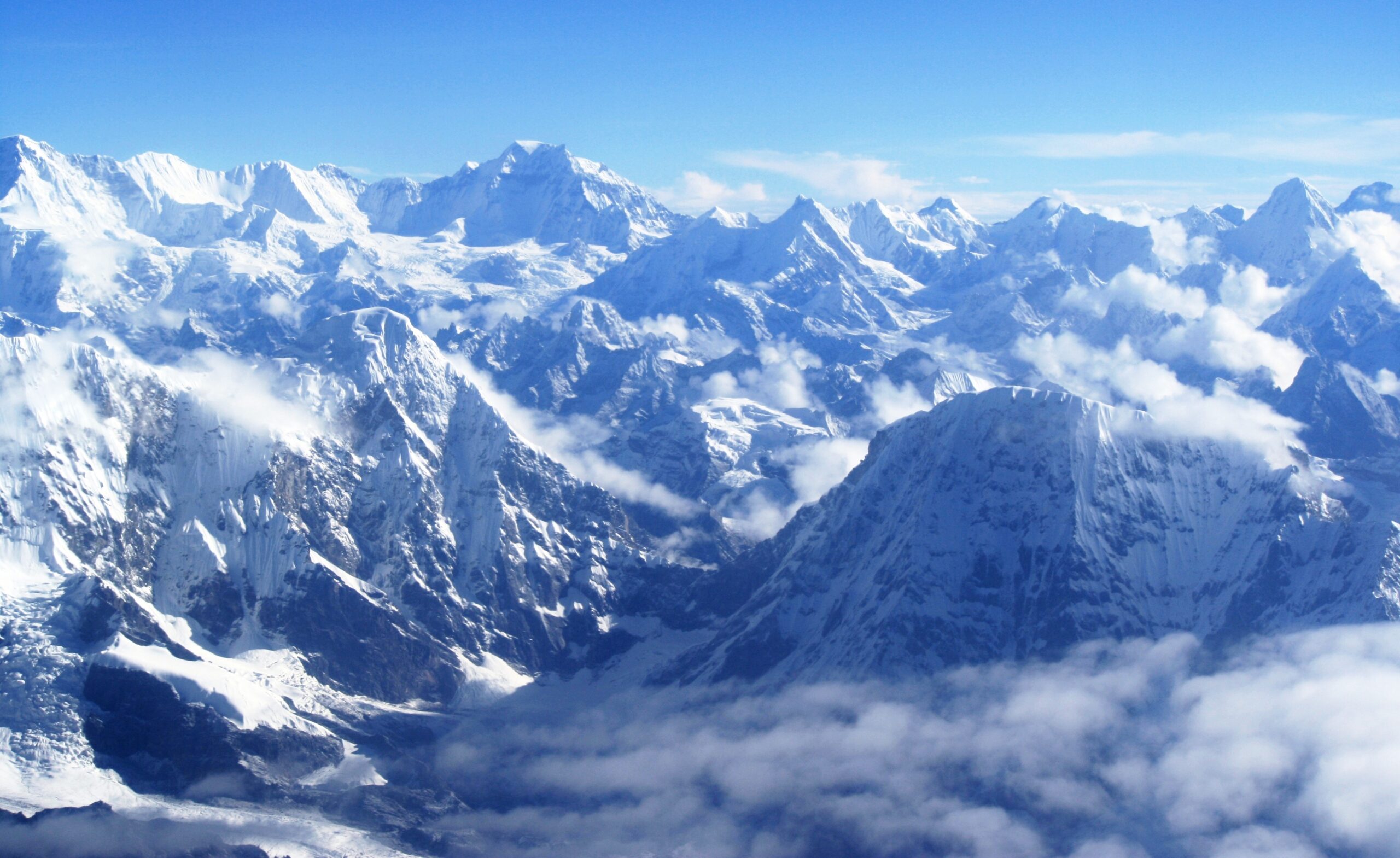 Paysage de montagne, la chaîne de l'Himalaya au Népal, sommets 7000m ou 8000m,