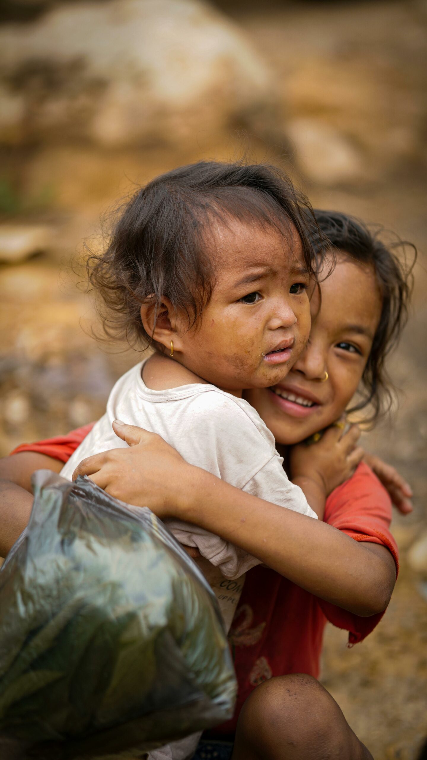 Enfants népalais, l'Everest Népal soutient des associations locales, constructions d'écoles, soutien de projet d'accès à l'eau potable,