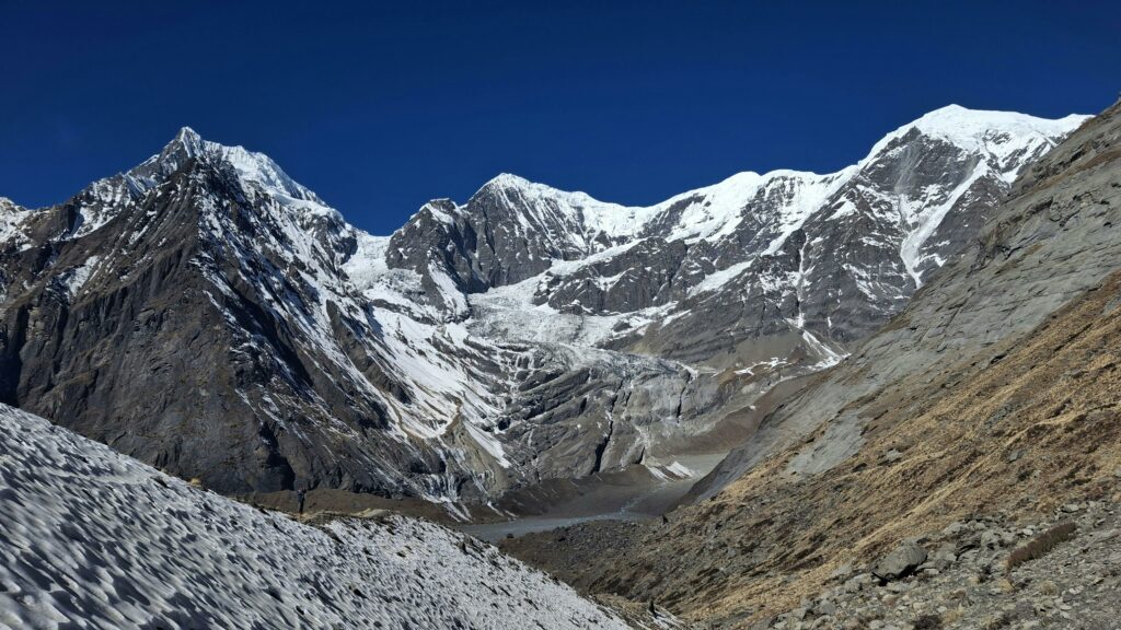 Sommet Népal, fonte de la neige dans l'himalaya,