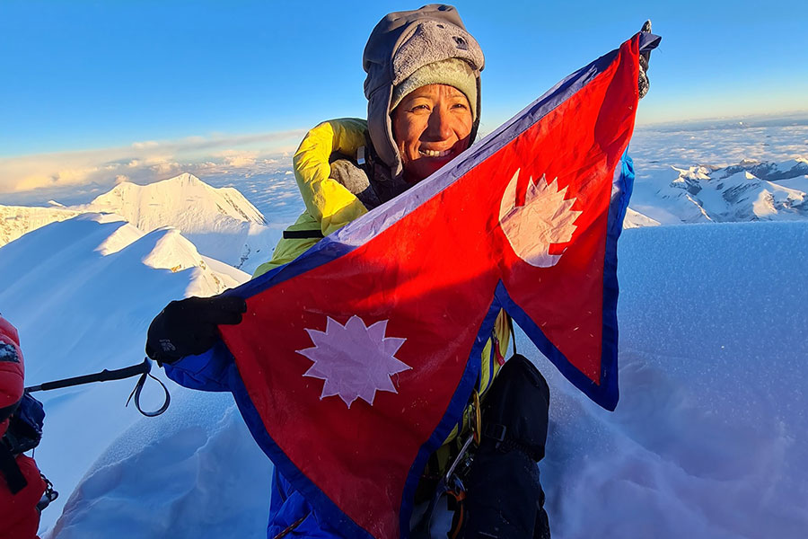 Purnima Shrestha, gravit l'Everest 3 fois en 13 jours, femme népalaise