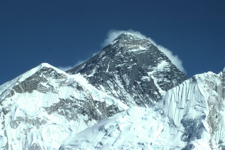 Everest 2026, Mont Everest, la saison est lancée, permis et affluence presque record