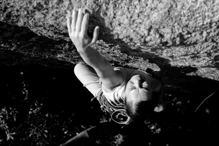 Everest chute, Everest sauvetage, Everest danger, alpiniste femme Népalaise sauvée dans une crevasse