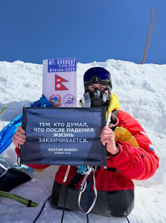 Rustam Nabiev, gravir l'Everest sans jambe, c'est l'histoire de ce russe