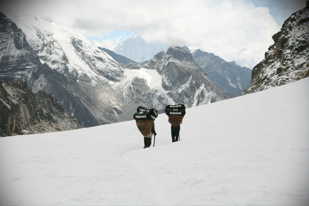 Sherpa décède sur l'Everest, Everest mort sherpa, saison 2026, L'Everest Népal