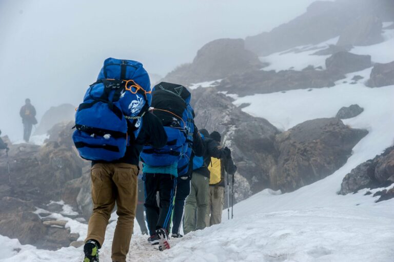 Guide sherpa porté disparu Everest 2026 proche du Camp III