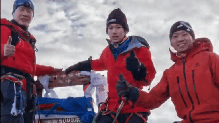 Li Zixuan Alpiniste chinois de 15 ans au dessus du toit du monde
