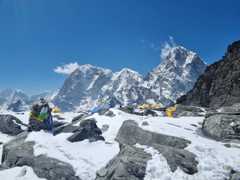 Everest fonte des glaces au Népal, Réchauffement climatique, activité humaines fait fondre la neige
