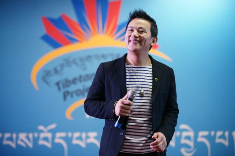 Raju Lama, climbeur, chanteur népalais, Seven Summit autour des continents du monde