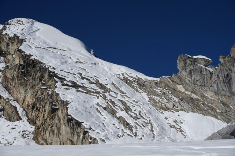 Yalung Ri avalanche, récupération de 5 corps d'alpiniste