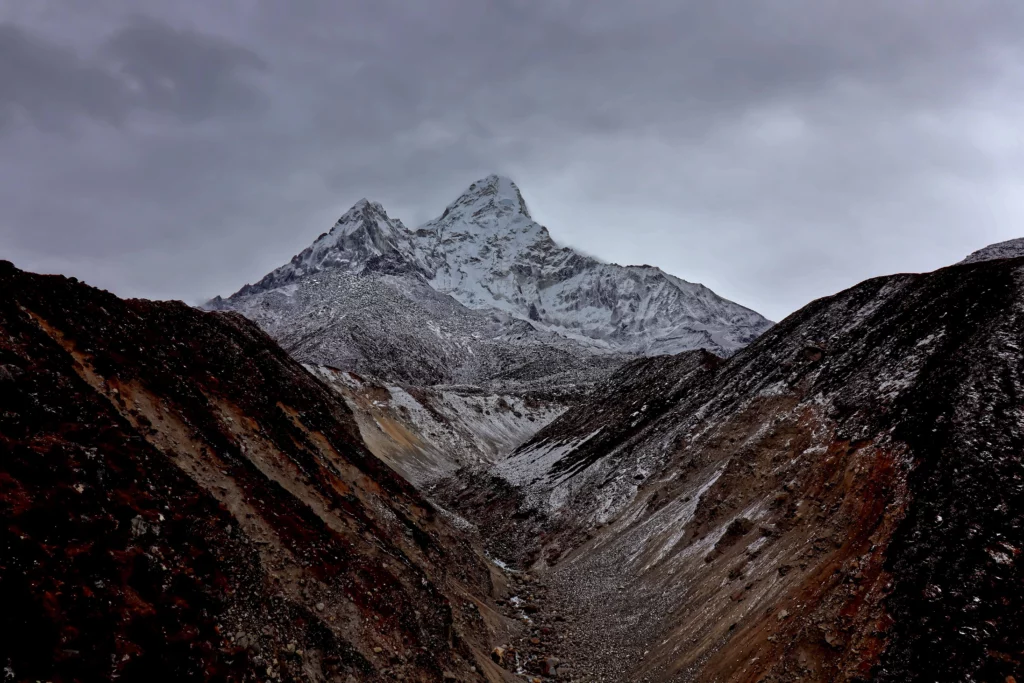 Ama dablam l'itinéraire est prêt, les cordes posées par les guides